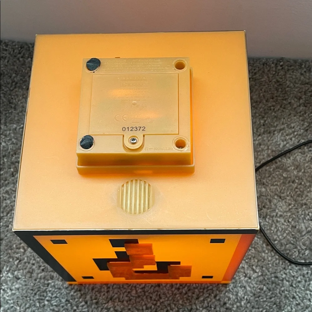 Nintendo question illuminated box and pac man ghost light